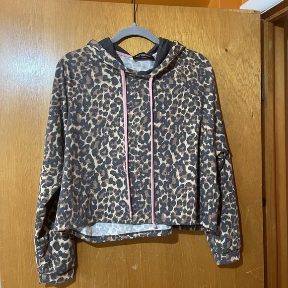 Kittenish Leopard Lounge Set - Picture 4 of 7